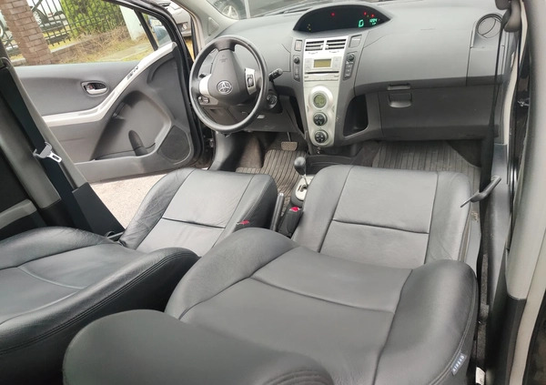 Toyota Yaris cena 17200 przebieg: 157877, rok produkcji 2006 z Kazimierz Dolny małe 631